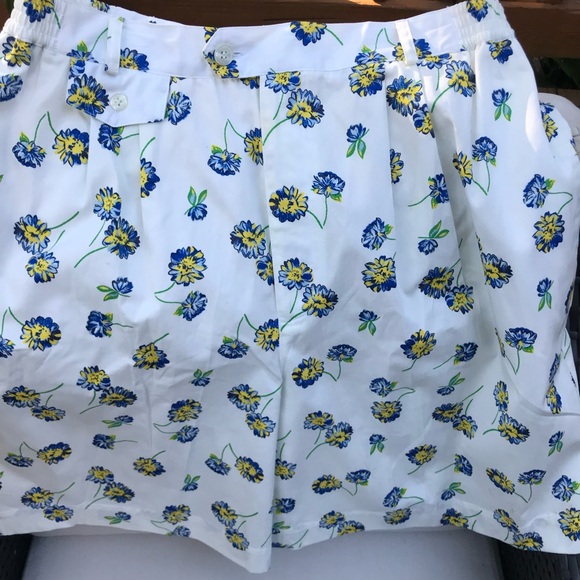 NWT On Your Mark Floral Print Women’s Golf Shorts sized 16. 100% Cotton - Picture 1 of 11
